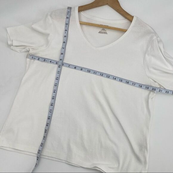 Chico’s Ultimate cotton V-neck tee in white size large - Picture 5 of 6